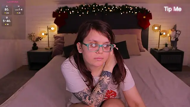 Snapshot of Ariell_Mini chatting on 01-31-26, 07:12 Ariell Mini online show from 01-31-26, 07:12