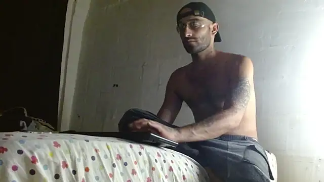 Snapshot of Alex_Flame_ chatting on 04-23-26, 03:46 Alex Flame online show from 04-23-26, 03:46