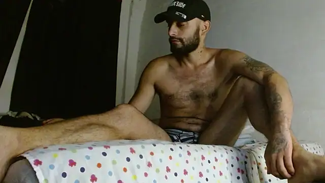 Snapshot of Alex_Flame_ chatting on 04-21-26, 01:42 Alex Flame online show from 04-21-26, 01:42
