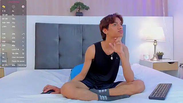 Snapshot of Will_Turneer chatting on 12-15-25, 09:04 Will Turneer online show from 12-15-25, 09:04