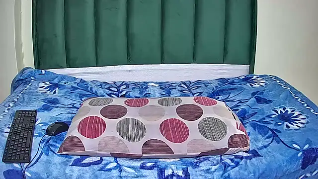 GoldenPearl 21 online show from 01-05-26, 08:12