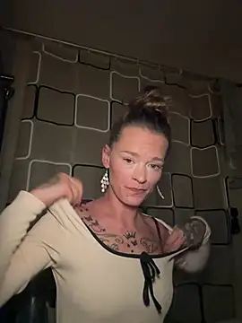 Snapshot of vinique99 chatting on 01-14-26, 12:31 vinique99 online show from 01-14-26, 12:31