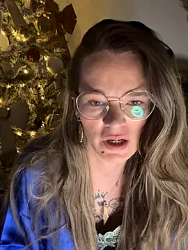 Snapshot of vinique99 chatting on 12-17-25, 03:06 vinique99 online show from 12-17-25, 03:06