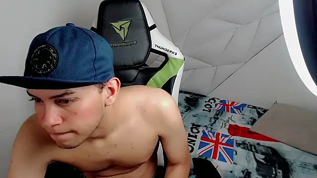 Luky twink online show from 12-15-25, 04:18