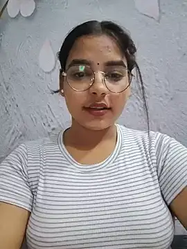 Snapshot of Himani_0122 chatting on 06-18-26, 04:44 Himani 0122 online show from 06-18-26, 04:44