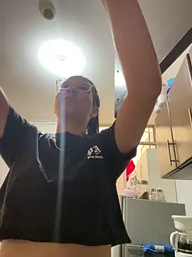 Val12777 online show from 12-19-25, 01:57