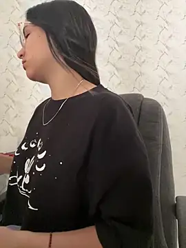 Val12777 online show from 12-18-25, 04:22