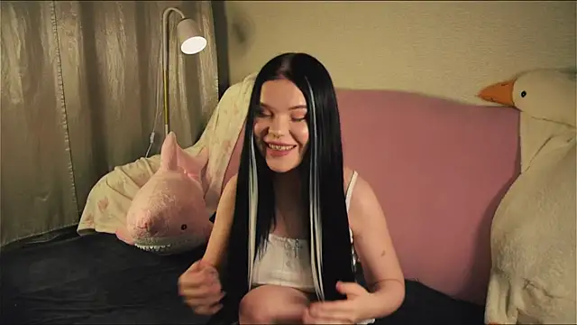 Snapshot of PinkSharky chatting on 12-15-25, 04:24 PinkSharky online show from 12-15-25, 04:24