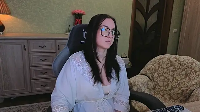 Snapshot of AnneAverry chatting on 02-17-26, 10:12 AnneAverry online show from 02-17-26, 10:12