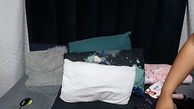 THICKBARBIE32 online show from 05-27-26, 10:06