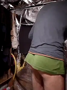 Snapshot of Quebec46 chatting on 12-21-25, 07:54 Quebec46 online show from 12-21-25, 07:54