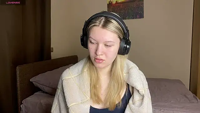 Snapshot of SkyeDavis chatting on 02-04-26, 06:47 SkyeDavis online show from 02-04-26, 06:47