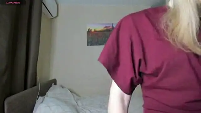 Snapshot of SkyeDavis chatting on 02-01-26, 08:07 SkyeDavis online show from 02-01-26, 08:07