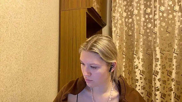 SkyeDavis online show from 12-18-25, 07:07