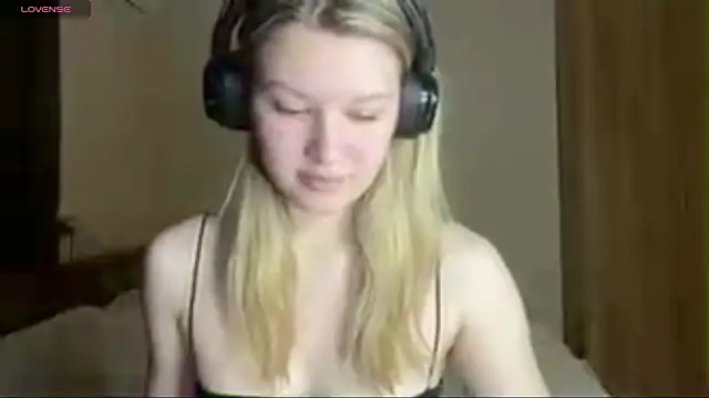 Snapshot of SkyeDavis chatting on 02-05-26, 08:59 SkyeDavis online show from 02-05-26, 08:59