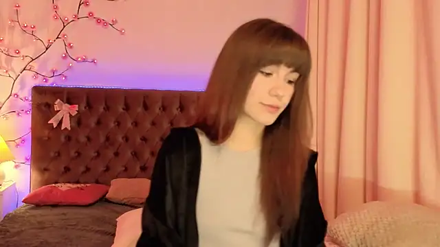 MilanaHotts online show from 05-28-26, 05:04