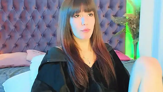 Snapshot of MilanaHotts chatting on 06-05-26, 06:52 MilanaHotts online show from 06-05-26, 06:52