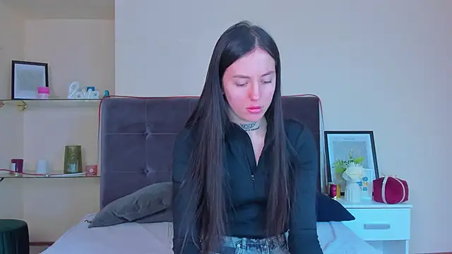 Snapshot of AdrianaCult chatting on 02-27-26, 01:11 AdrianaCult online show from 02-27-26, 01:11