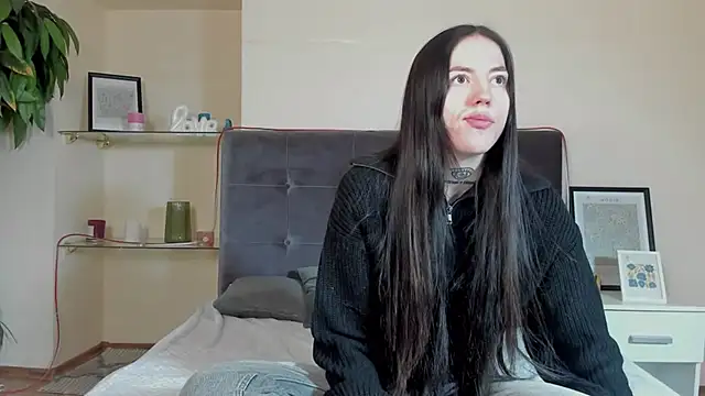 Snapshot of AdrianaCult chatting on 02-17-26, 06:11 AdrianaCult online show from 02-17-26, 06:11