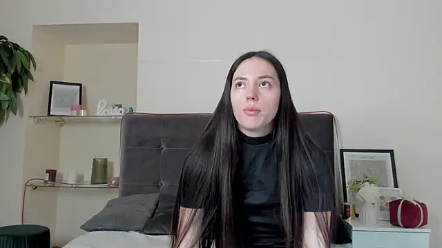 Snapshot of AdrianaCult chatting on 02-21-26, 12:51 AdrianaCult online show from 02-21-26, 12:51