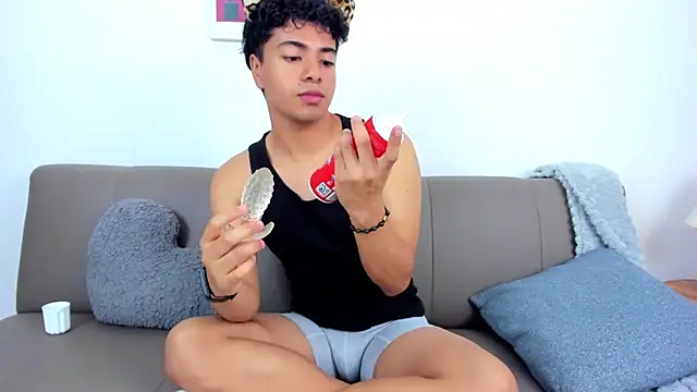 Snapshot of cherry_blossom77 chatting on 12-19-25, 12:40 cherry blossom77 online show from 12-19-25, 12:40