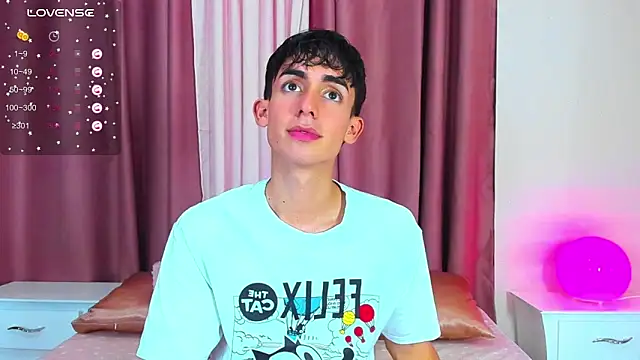 Snapshot of starboyy_77 chatting on 01-08-26, 01:06 starboyy 77 online show from 01-08-26, 01:06