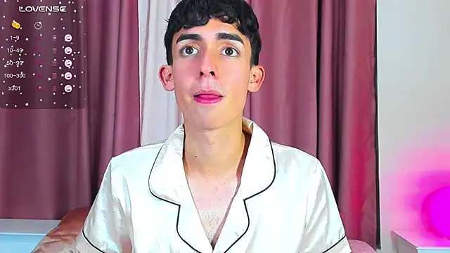 Snapshot of starboyy_77 chatting on 01-09-26, 12:45 starboyy 77 online show from 01-09-26, 12:45