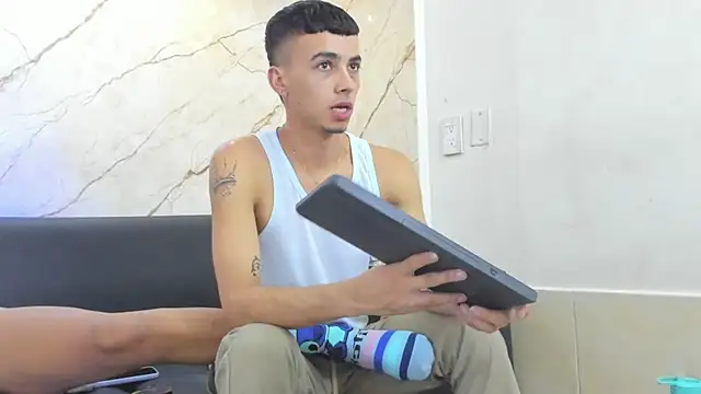 Snapshot of THE_FRANCK_BOY chatting on 12-21-25, 09:15 THE FRANCK BOY online show from 12-21-25, 09:15