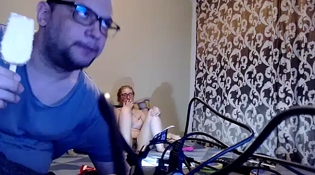 yunis32 online show from 01-20-25, 06:43