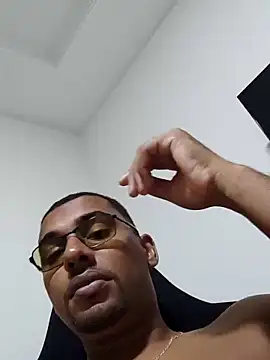 Reis001122 online show from 05-02-26, 03:23