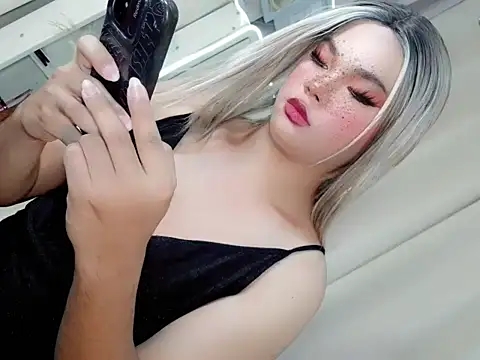 Snapshot of Shaneloveme chatting on 06-17-26, 03:11 Shaneloveme online show from 06-17-26, 03:11
