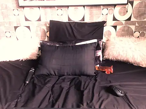 Snapshot of indianbella01 chatting on 12-21-25, 06:04 indianbella01 online show from 12-21-25, 06:04