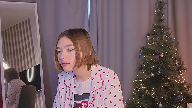 Leyla crsh online show from 12-17-25, 05:34