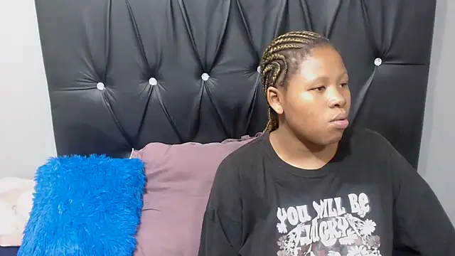 TemptingCloeXx online show from 03-11-26, 06:35