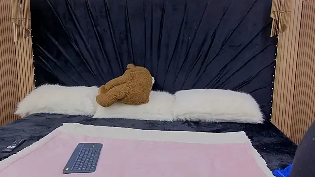 Megan-Horney- online show from 04-10-26, 01:40