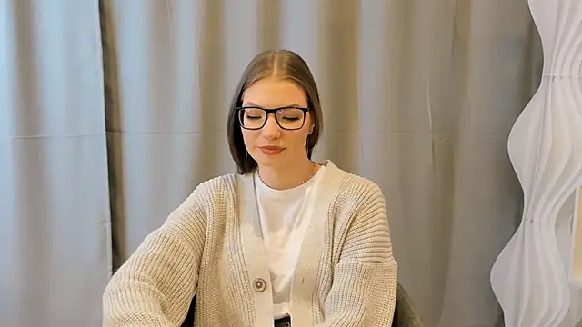 JeaneneWoltz online show from 12-16-25, 09:13