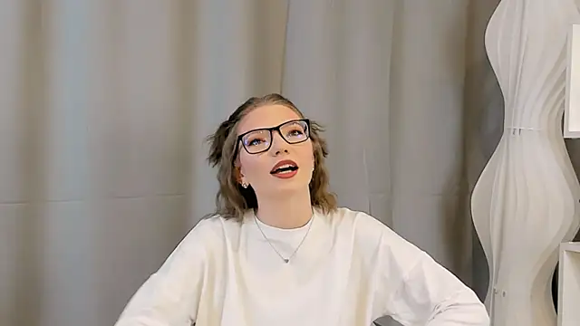 JeaneneWoltz online show from 12-19-25, 09:00