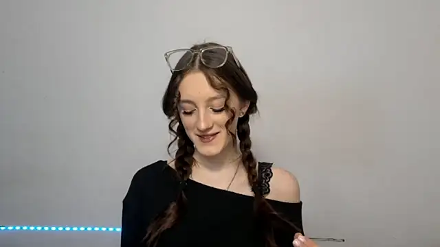 Snapshot of LisaBoddy chatting on 01-08-26, 01:17 LisaBoddy online show from 01-08-26, 01:17