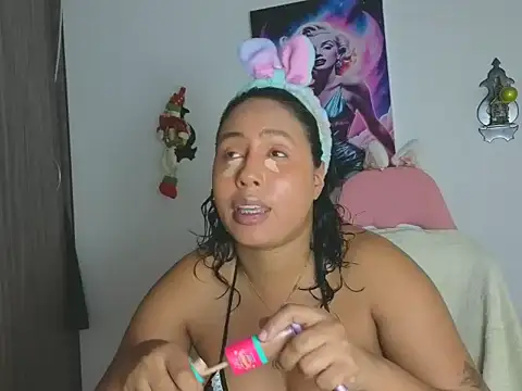 Snapshot of Valery__lovex chatting on 12-22-25, 10:43 Valery lovex online show from 12-22-25, 10:43