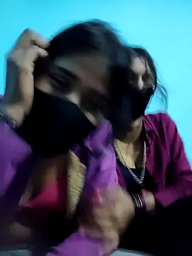 Snapshot of Aaradhya-Rani chatting on 12-21-25, 08:09 Aaradhya-Rani online show from 12-21-25, 08:09