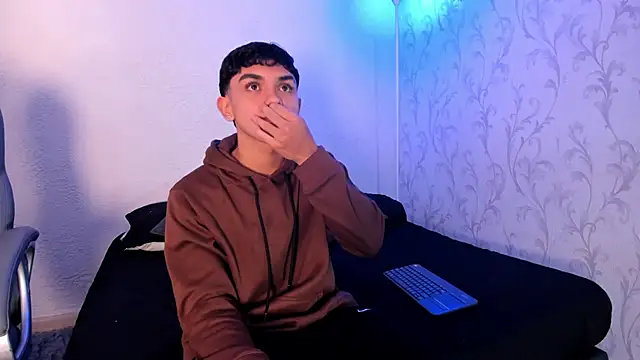 Snapshot of _TaylorBlack chatting on 12-20-25, 11:35 TaylorBlack online show from 12-20-25, 11:35