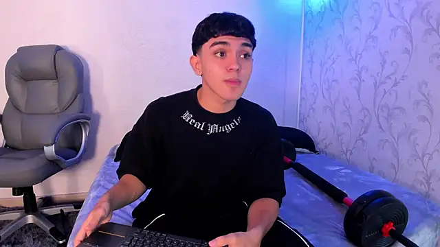 Snapshot of _TaylorBlack chatting on 12-21-25, 11:34 TaylorBlack online show from 12-21-25, 11:34