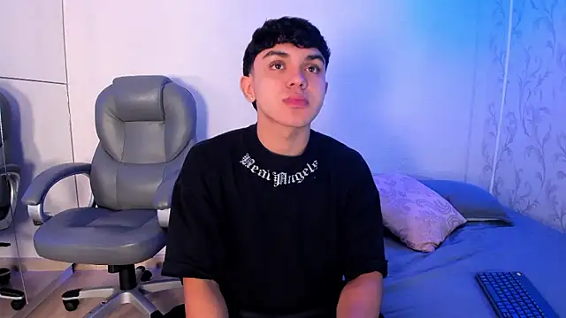 Snapshot of _TaylorBlack chatting on 02-14-26, 11:32 TaylorBlack online show from 02-14-26, 11:32