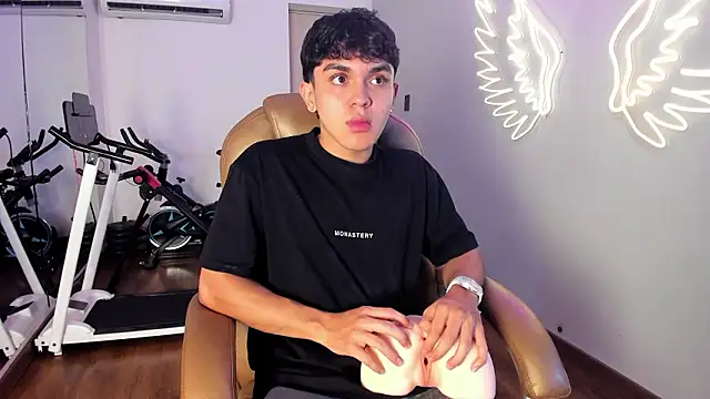 Snapshot of _TaylorBlack chatting on 02-20-26, 12:07 TaylorBlack online show from 02-20-26, 12:07