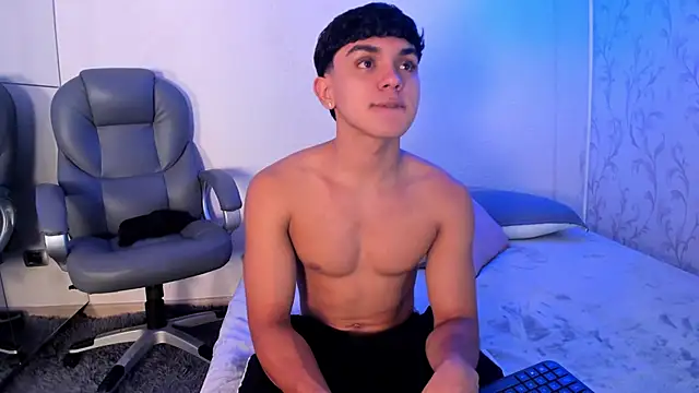 Snapshot of _TaylorBlack chatting on 02-01-26, 11:41 TaylorBlack online show from 02-01-26, 11:41