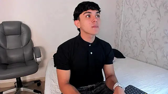 Snapshot of _TaylorBlack chatting on 02-25-26, 11:43 TaylorBlack online show from 02-25-26, 11:43