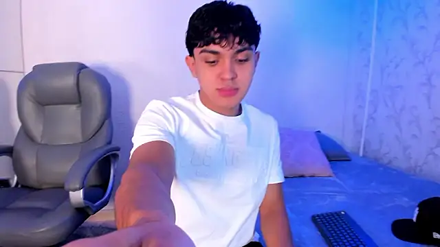 Snapshot of _TaylorBlack chatting on 02-08-26, 11:41 TaylorBlack online show from 02-08-26, 11:41