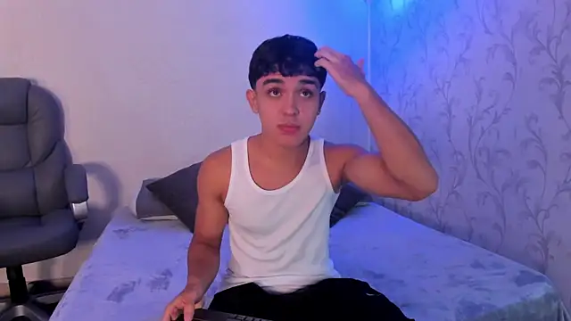 Snapshot of _TaylorBlack chatting on 12-17-25, 11:26 TaylorBlack online show from 12-17-25, 11:26