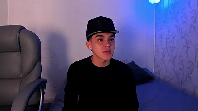 Snapshot of _TaylorBlack chatting on 12-16-25, 11:25 TaylorBlack online show from 12-16-25, 11:25