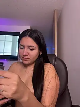 Camila sanchez25 online show from 04-26-26, 08:28